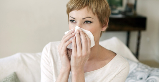秋冬交替时节到来，该怎么拯救过敏性鼻炎？