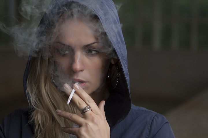 JACC：吸烟悖论不存在！JACC发表研究称，“烟民心梗预后好”是因年轻和并发症少