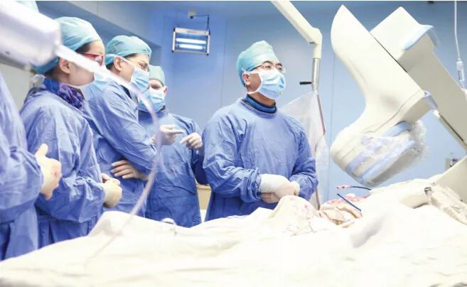 中山医院葛均波院士团队成功完成我国首例TAVR瓣膜衰败再TAVR手术