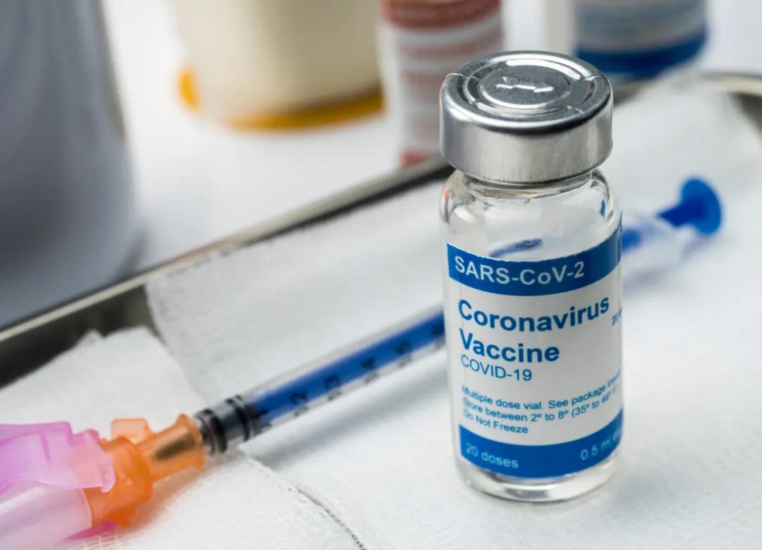 全球<font color="red">三</font>大重磅新冠疫苗进展同日发布，<font color="red">三</font>期终局之战在望