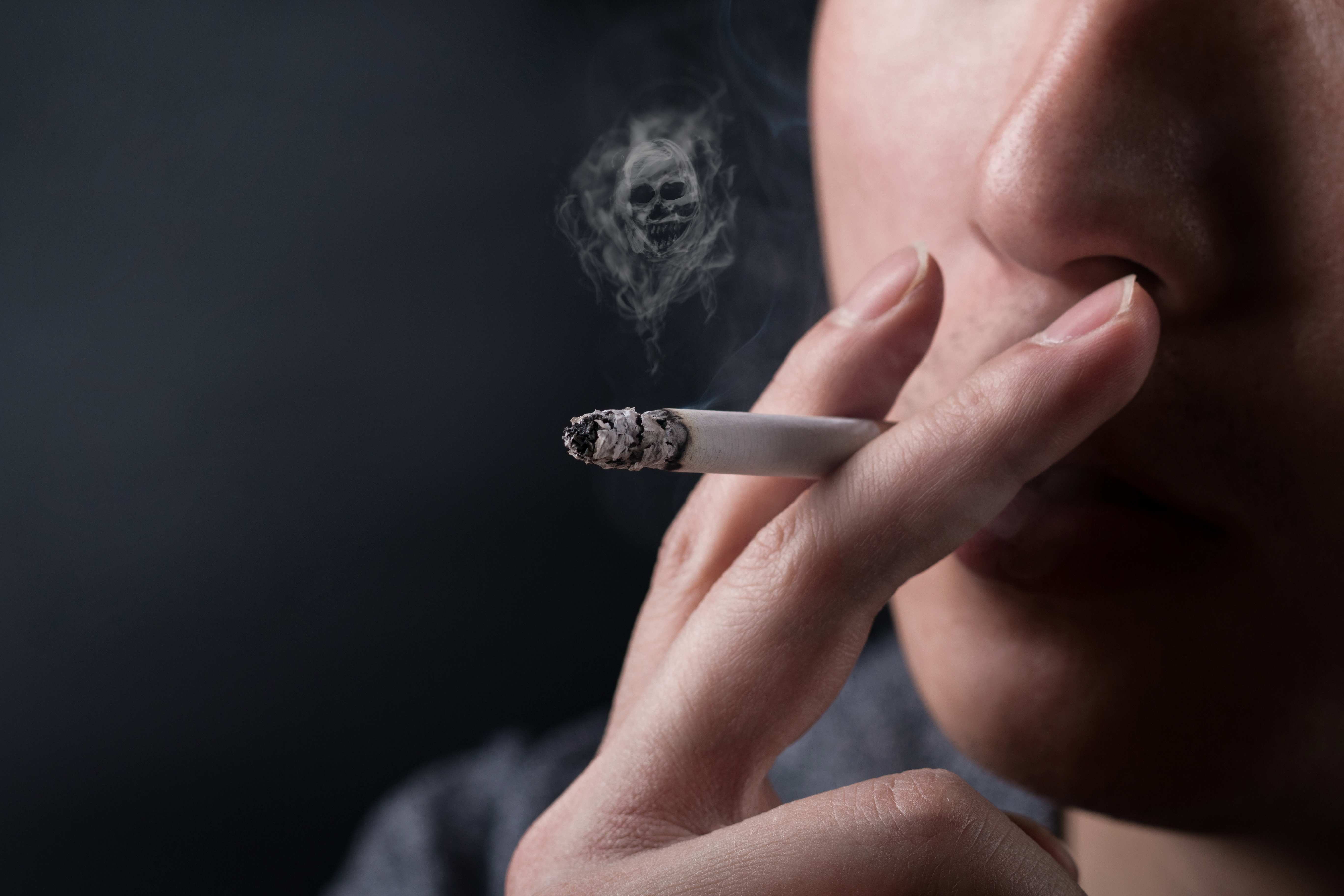 从不吸烟与既往吸烟的肺癌患者空气污染暴露情况比较