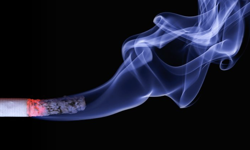 WHO最新发布《全球<font color="red">烟草</font>流行报告》：拥有16000种口味的电子烟或促使吸烟率飙升，警惕电子烟流向未成年