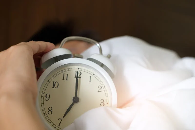 哈佛大学新研究，这样睡，痴呆风险或上升53%，规律的睡眠减缓衰老