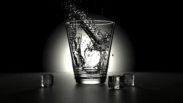 颠覆每天8杯水建议！Science：中科院揭示人类全生命周期需水量规律