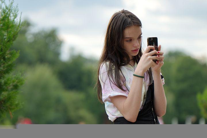 World J Pediatr：如何防止青少年沉迷社交媒体？这个调查值得一看！
