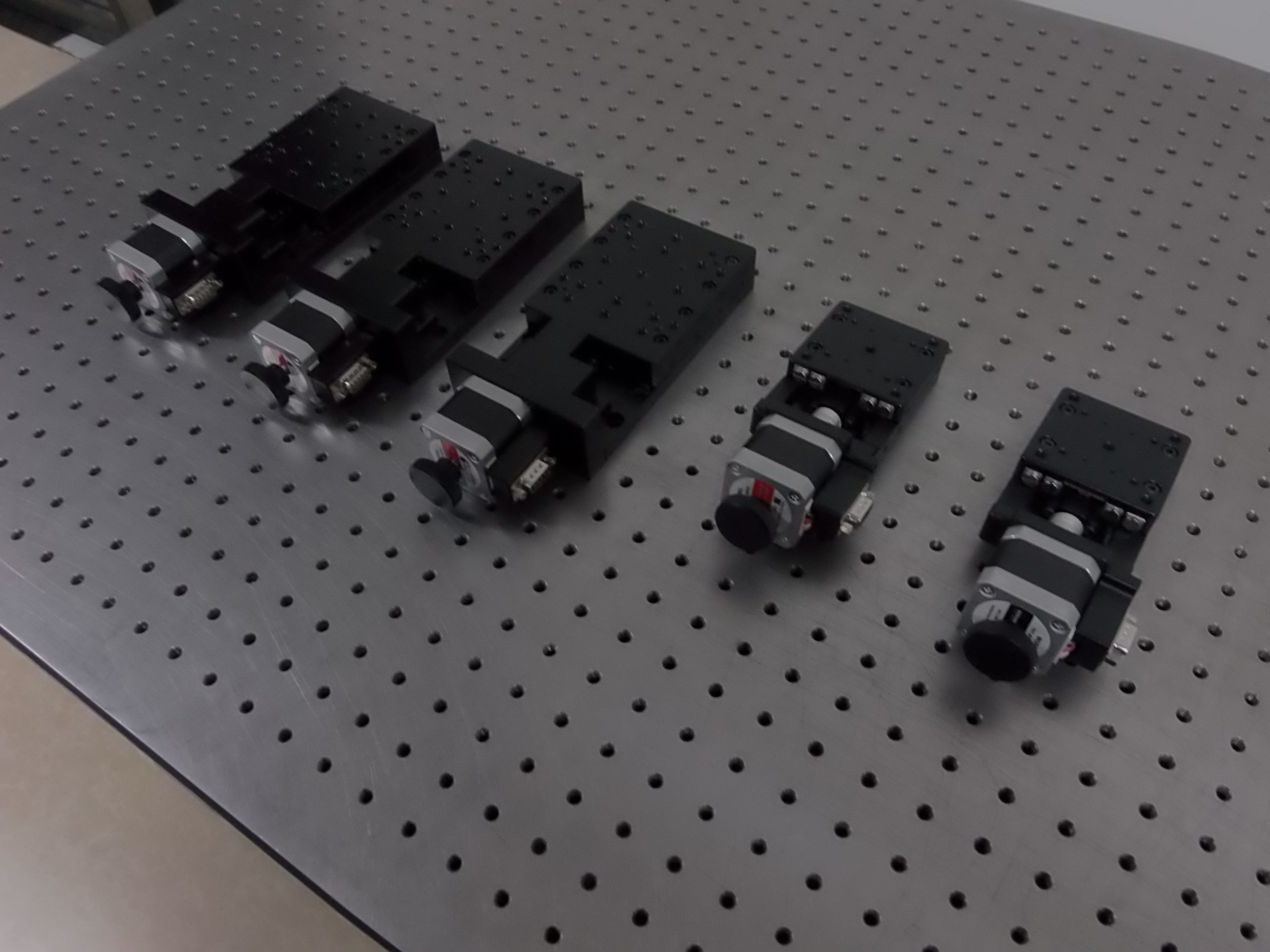 精密型电动平移台交叉滚柱位移调整滑台ZP110-（30-75）光学测量位移台