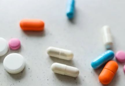 2020年4月，欧洲人用药品委员会（CHMP）推荐八种药物以供批准