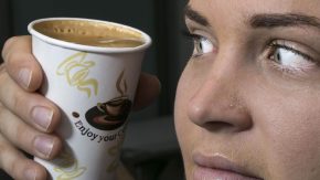 咖啡虽好，但别天天喝！经常喝或降低大脑可塑性，限制学习和记忆能力