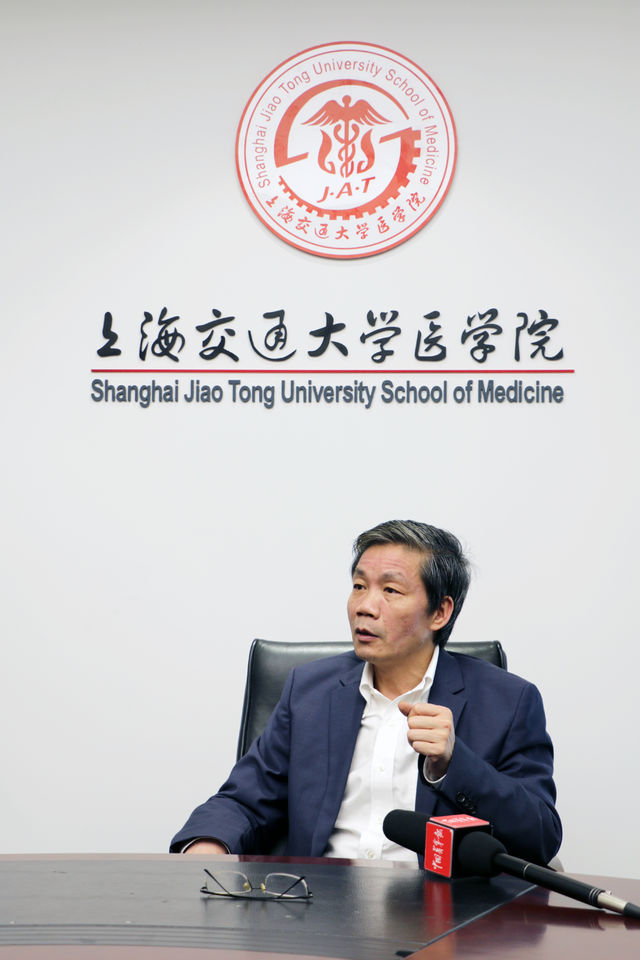 陈国强院士：医学界要有组织、有谋略地“捧青年”