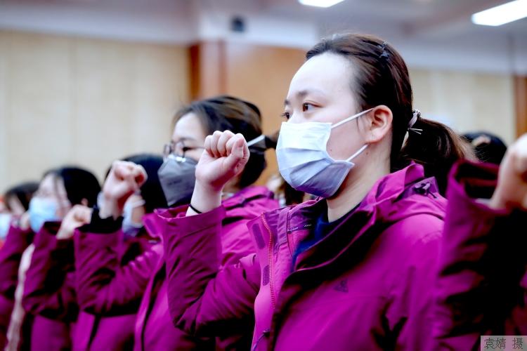 黄莺、顾莺、朱唯一、奚慧琴、杨雅等32名护理工作者获“上海市护理界最高荣誉”左英奖