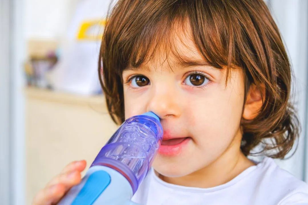 这个方法能有效缓解孩子鼻塞，但99%的家长容易用错