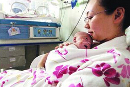 Int J Nurs Stud：袋鼠妈妈式的照护可缓解早产baby疼痛