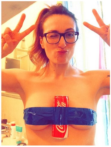 另类乳腺癌宣传：「胸夹可乐」大挑战