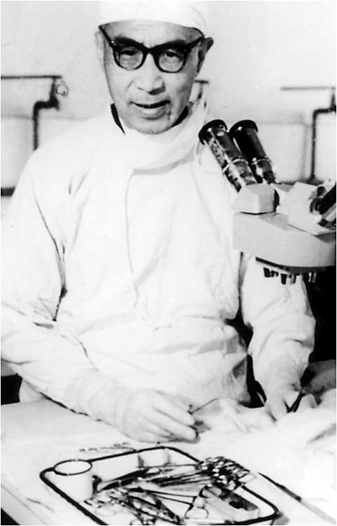 1964年，张涤生在国内率先开展显微外科动物实验。