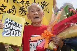 日105岁老人百米跑创纪录 学学活百岁的健康秘笈
