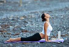 进行瑜伽等运动能够整体性提高身体素质