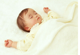 Pediatrics：如何让宝宝夜间醒来哭闹次数减少且父母睡得更好？