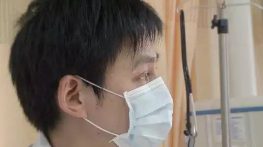 医生额头上的汗