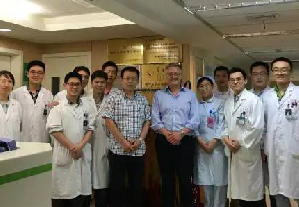 英国Brompton皇家医院Nick Cheshire教授参观访问曲乐丰血管外科团队并作学术交流