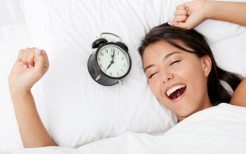 为什么早上你的身体会僵硬：在晚上睡觉时，你的身体在抑制炎症。
