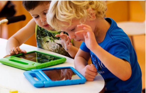 术前使用iPad可分散并降低儿童的焦虑