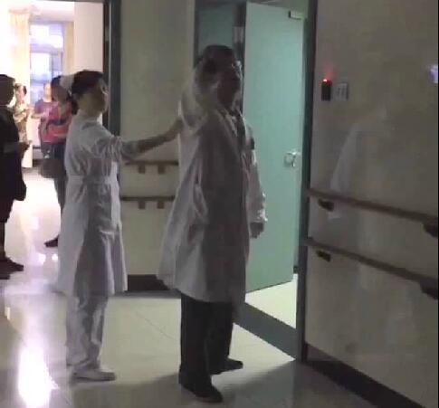 扬州一医院医患对骂视频疯传网络 涉事医生暂停工作