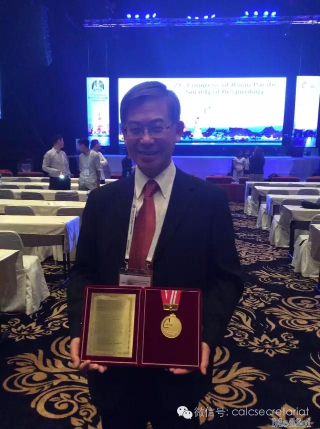 白春学教授荣获2016年APSR Medal（亚太呼吸协会奖章）