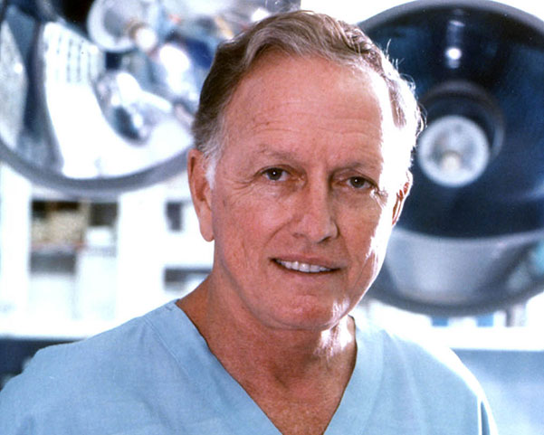 讣告：世界著名的心脏外科医生和医学先驱Denton A. Cooley博士逝世，享年96岁