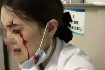 华西护士被撞险毁容，医疗圈愤怒了！