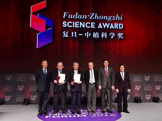 美国和日本免疫学家获颁“复旦-中植科学奖”