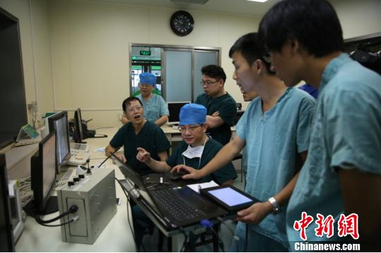 中国医学专家研发国产远程数控血管介入机器人获得重要进展
