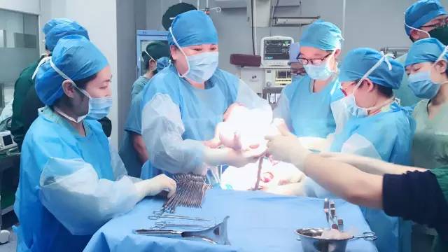 64岁高龄产妇成功分娩 吉大二院妇产科完成高难手术
