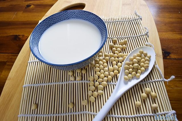 请多吃豆制品：乳腺癌患者可延长存活期
