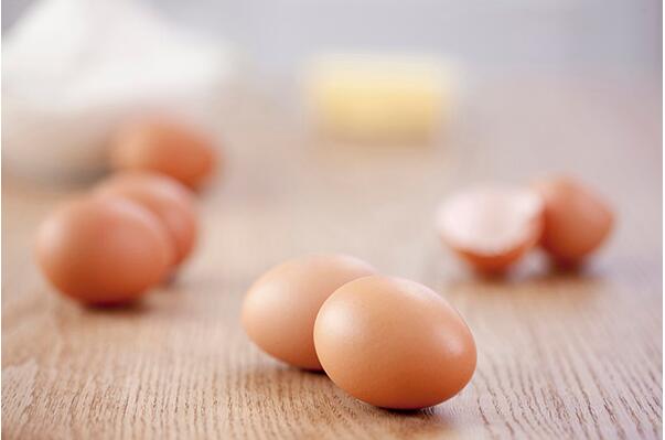 禽流感肆虐，储存鸡蛋究竟是<font color="red">洗</font>还是不洗