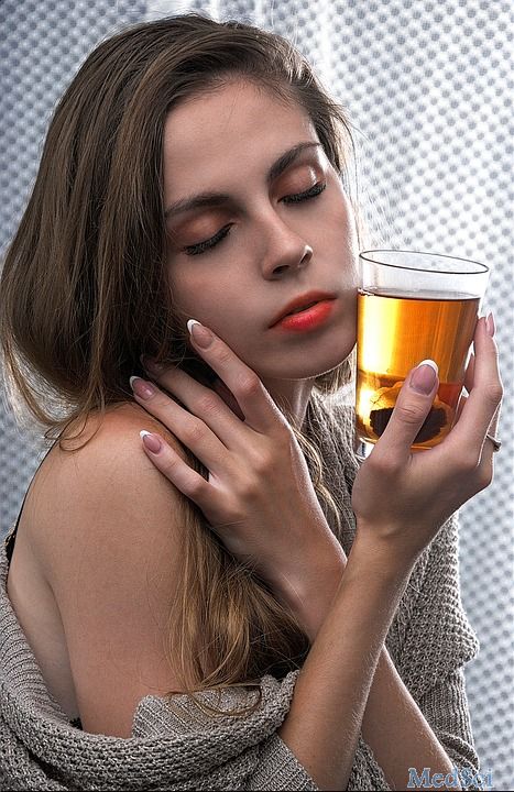 JAAD：喝酒可能导致女性酒渣鼻！