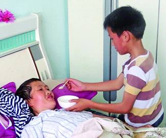 13岁少年罗光志：为治重病母 立志当医生