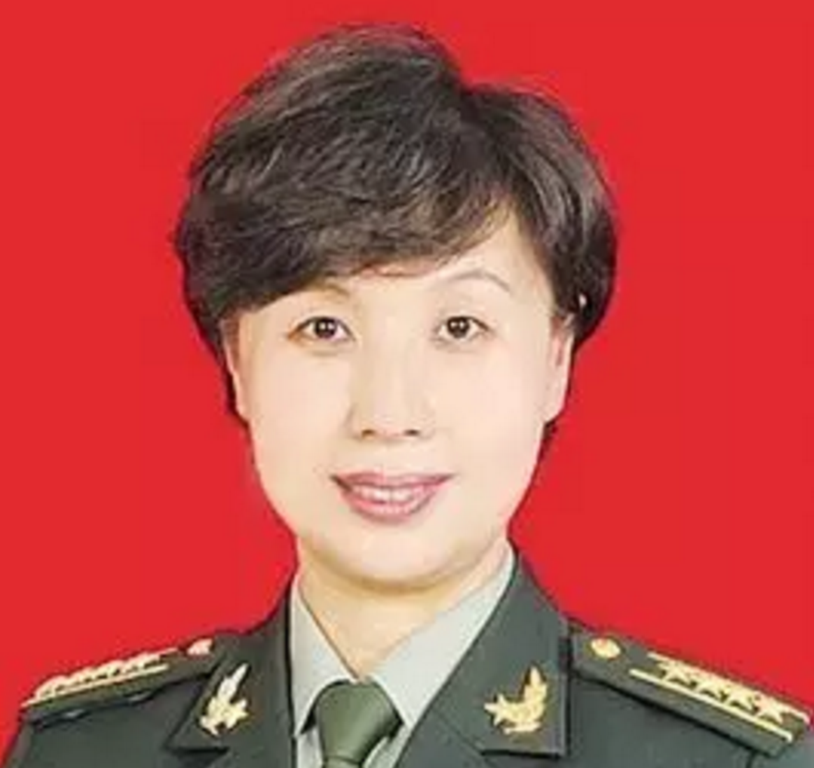 中国首位女一级军士长图片