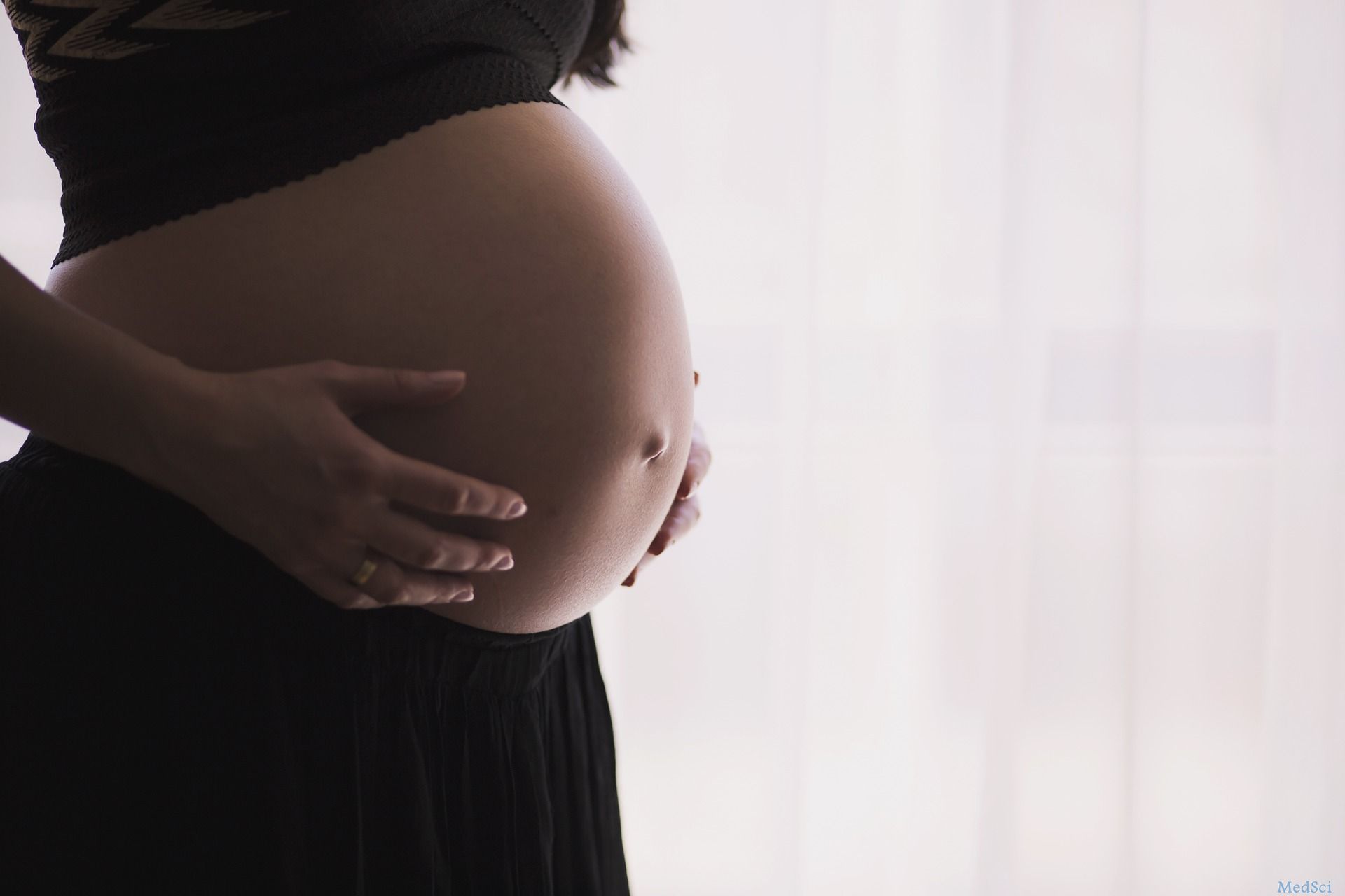 BMJ：母乳喂养降低子宫内膜异位症风险