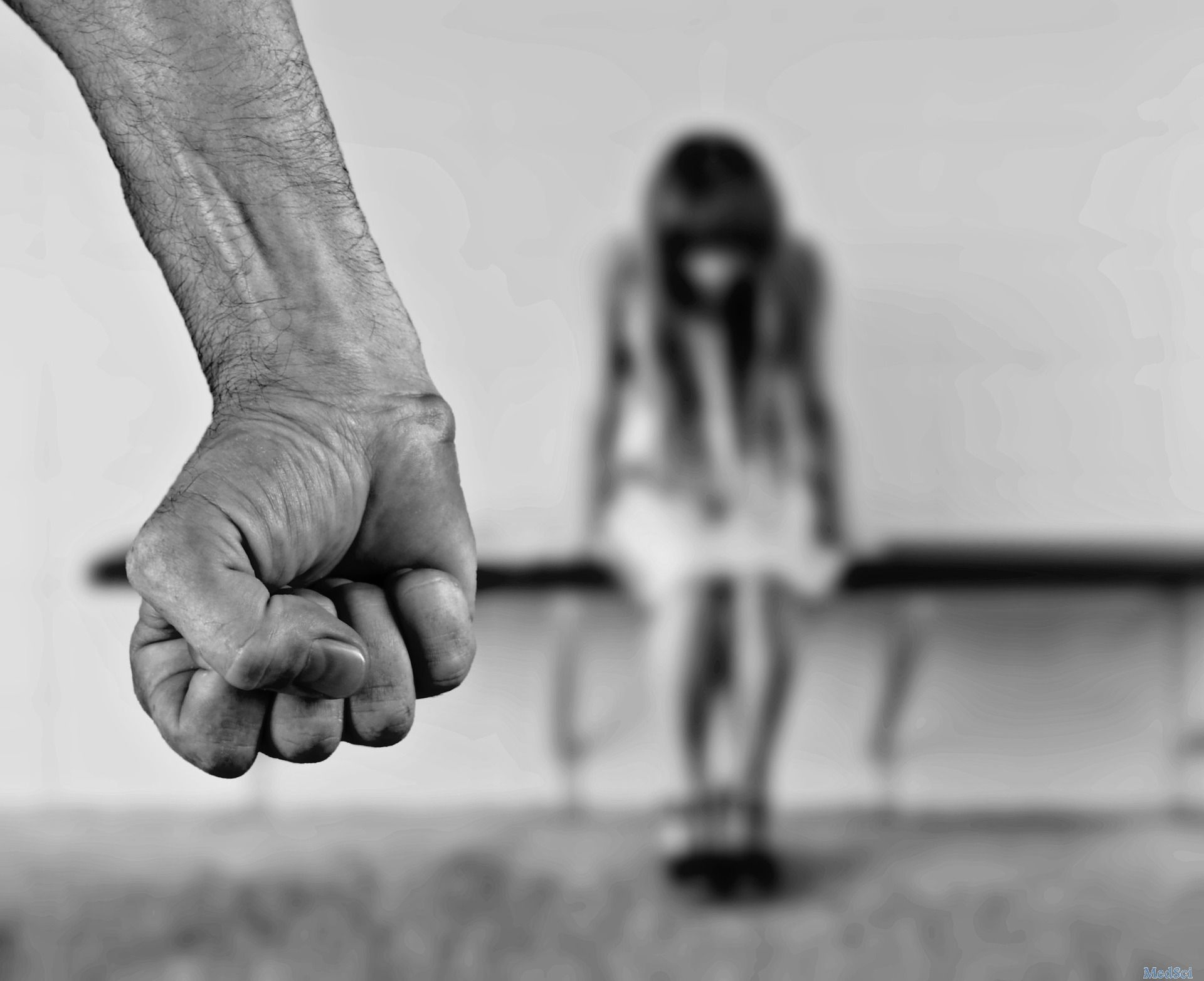 JAMA Psychiatry：童年暴力侵害影响精神健康