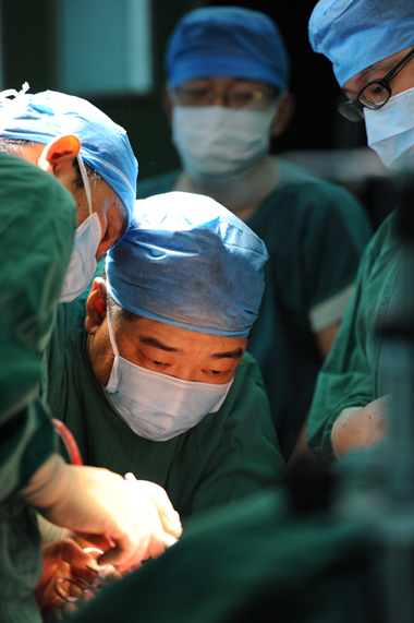 北京胸科医院观察 | 胸外二科刘志东：对抗结核和肿瘤的致胜法宝