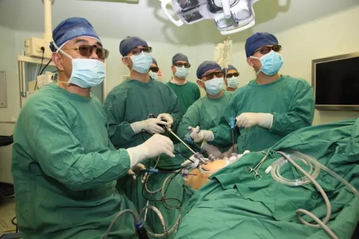 牛！外科医生这样用3D腹腔镜做手术