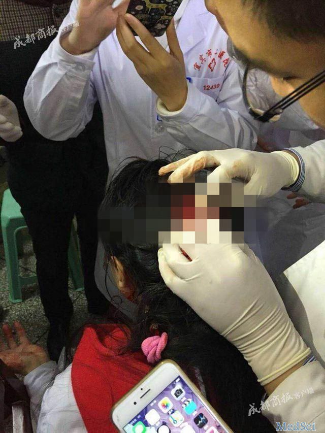 <font color="red">宜宾</font>二医院一女医生被砍伤 嫌疑人提前备好菜刀