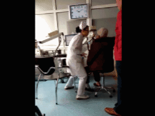 护士上班期间“尬舞”，听了解释很多网友哭了…