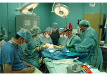 Circ: Cardiovasc Inte：根据手术风险一个欧洲经导管主动脉瓣植入队列的1年结局